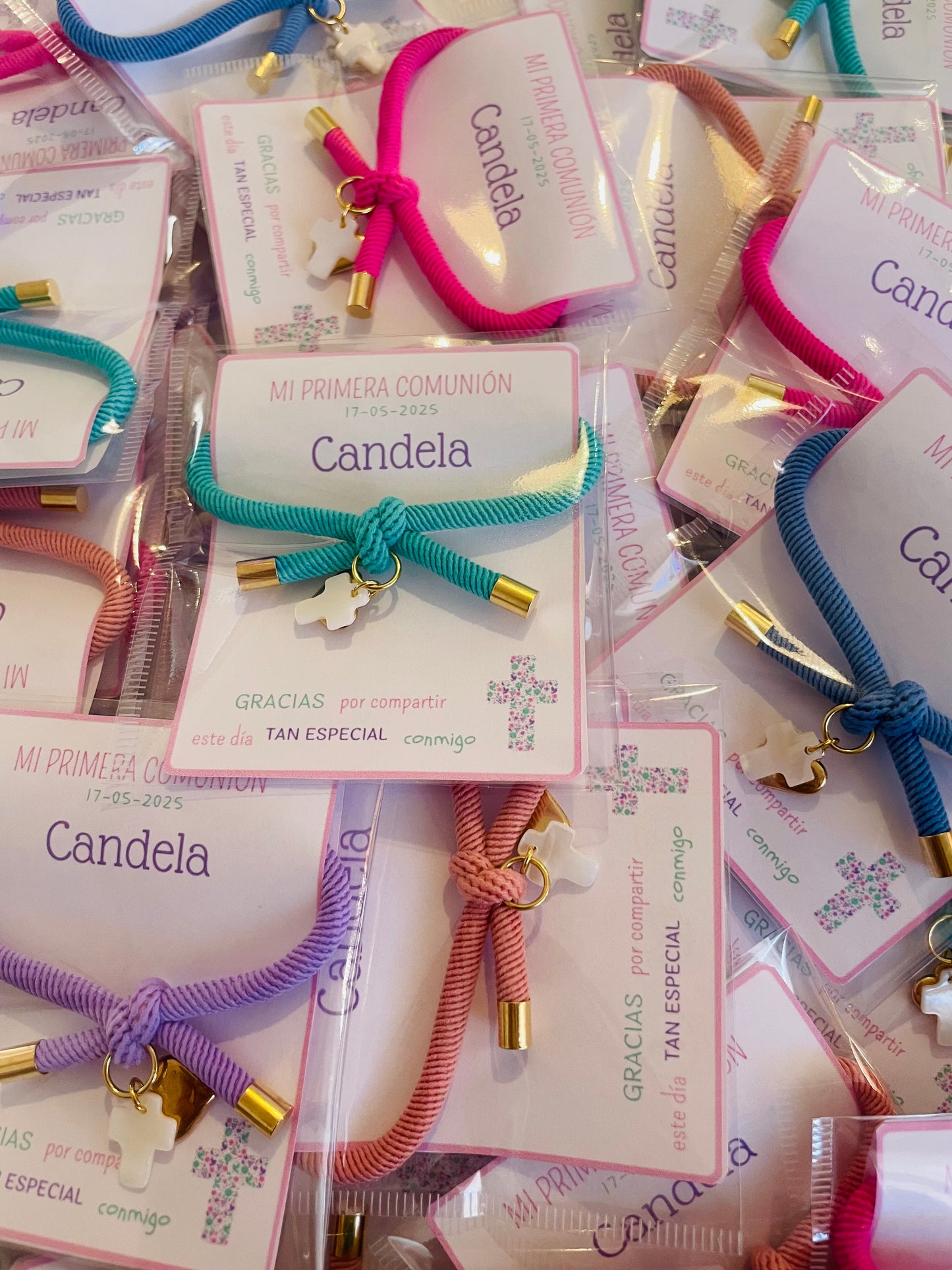 Pulsera solidaria nudo cruz nacarada comunión