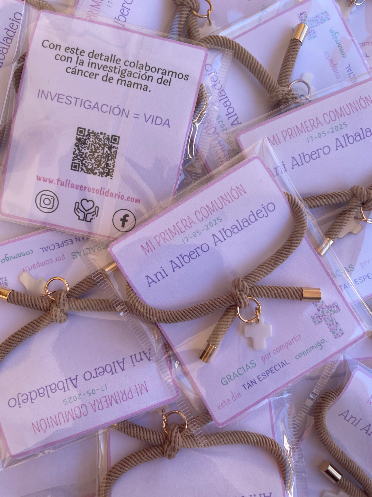 Pulsera solidaria nudo cruz nacarada comunión