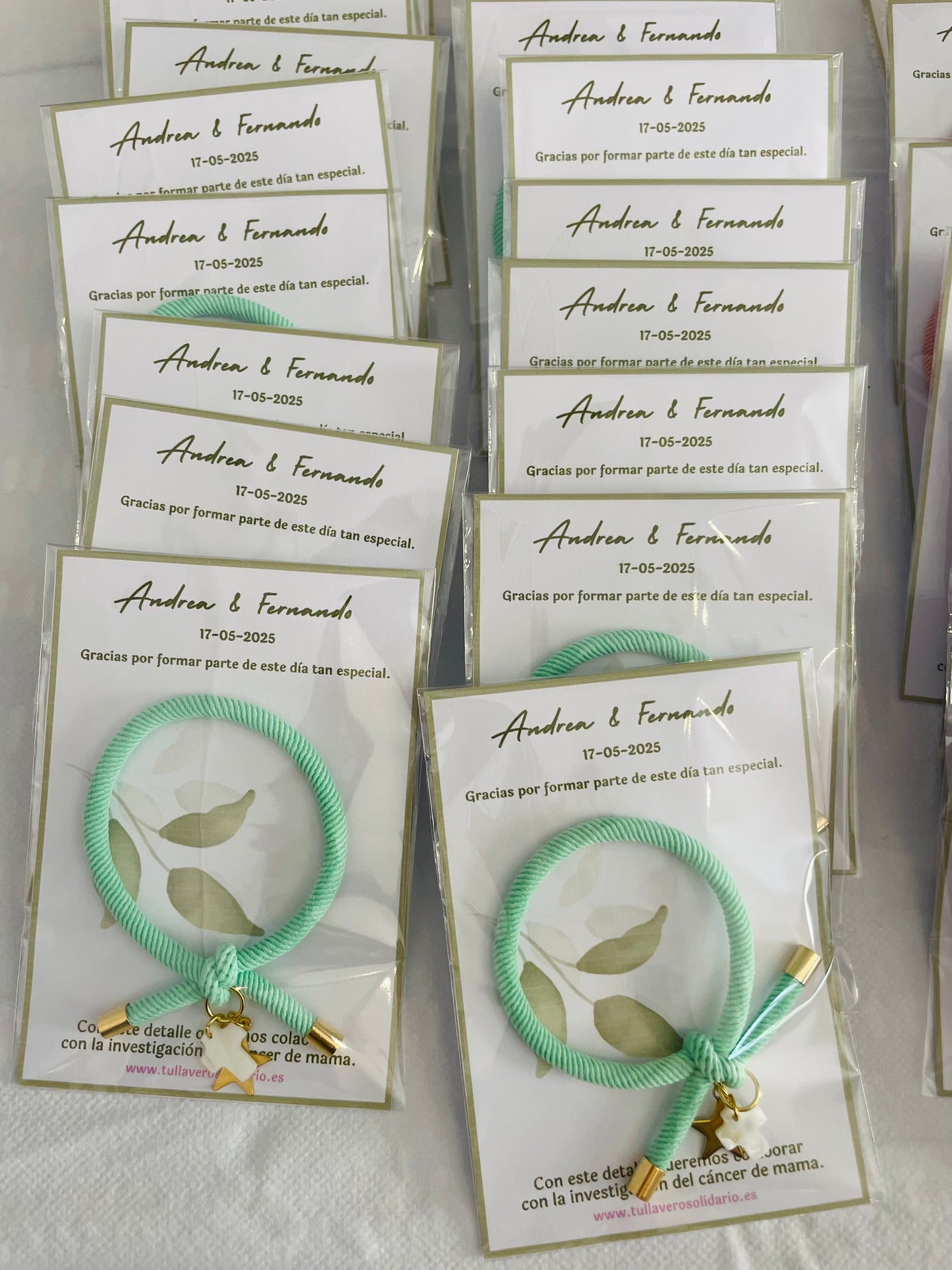 Pulsera solidaria nudo cruz nacarada comunión