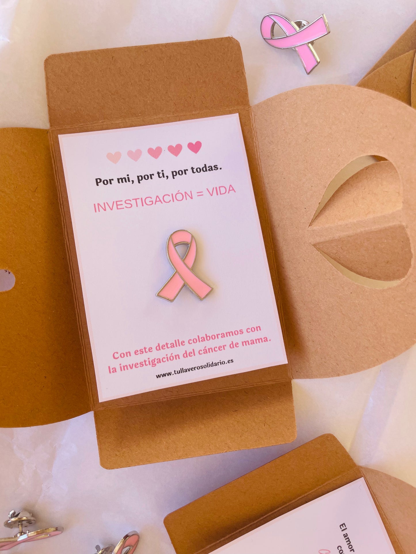 Pin lazo solidario