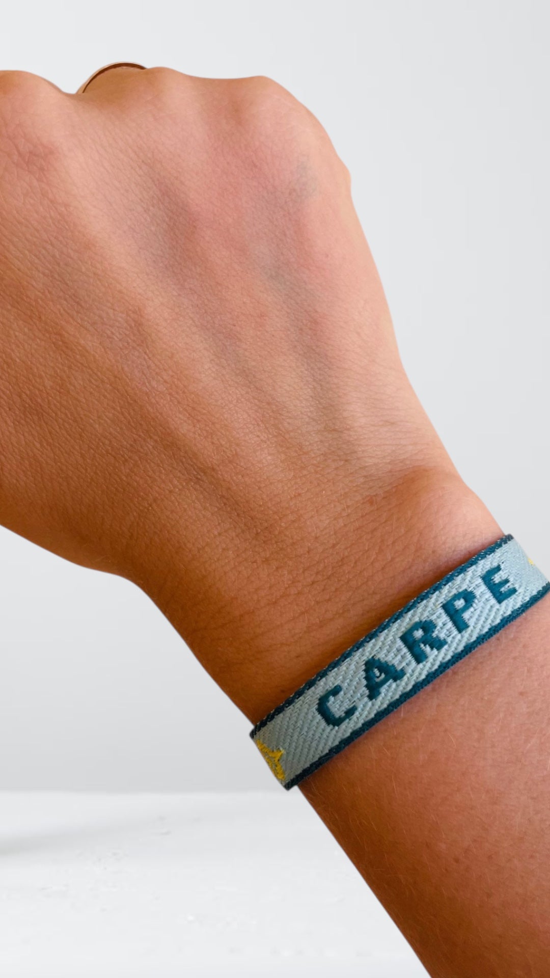 Pulseras solidarias tela