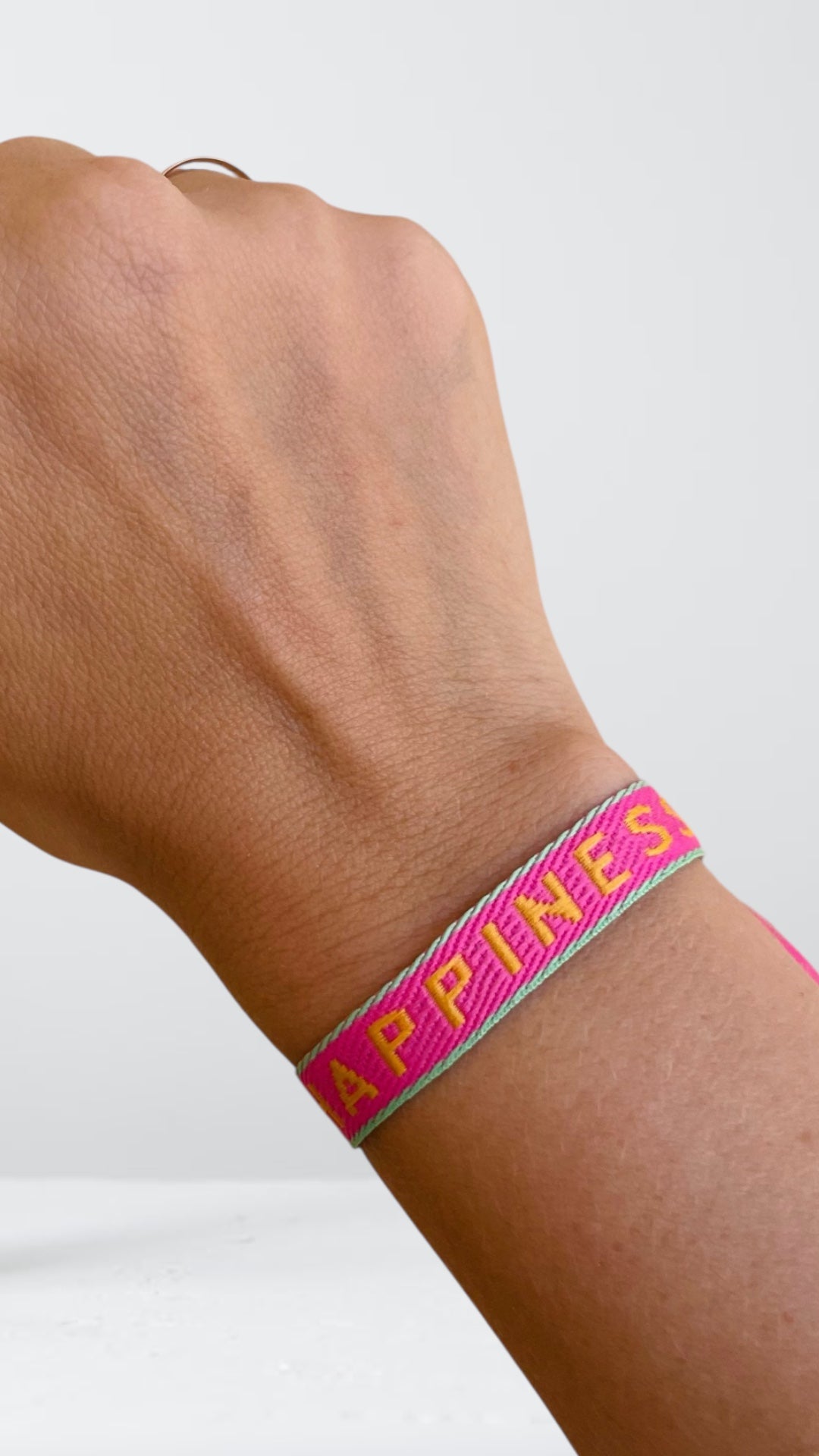 Pulseras solidarias tela