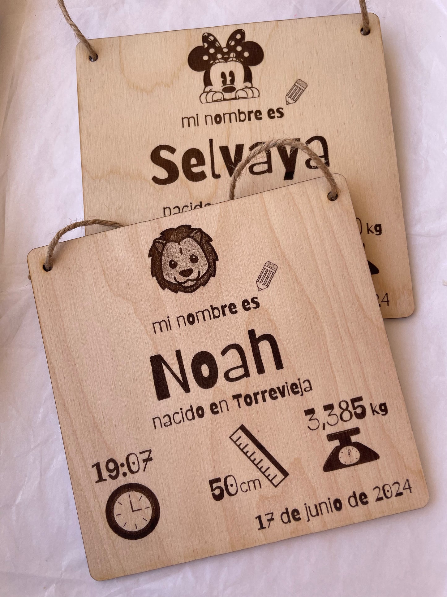 Cartel madera natalicios bebé