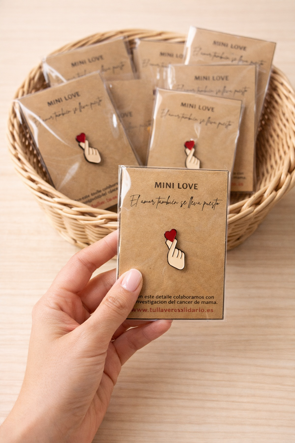Pin mini love solidario