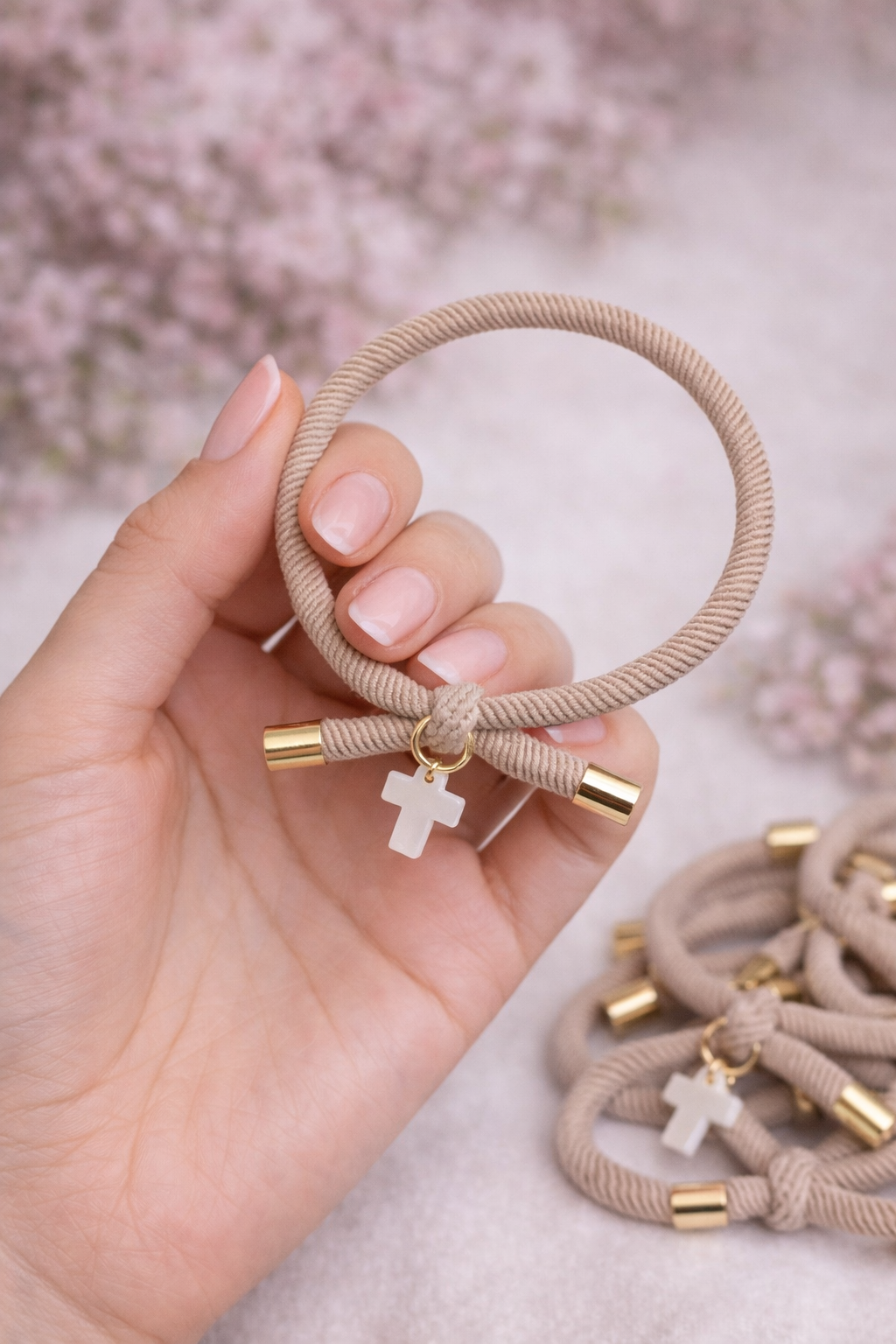 Pulsera solidaria nudo cruz nacarada