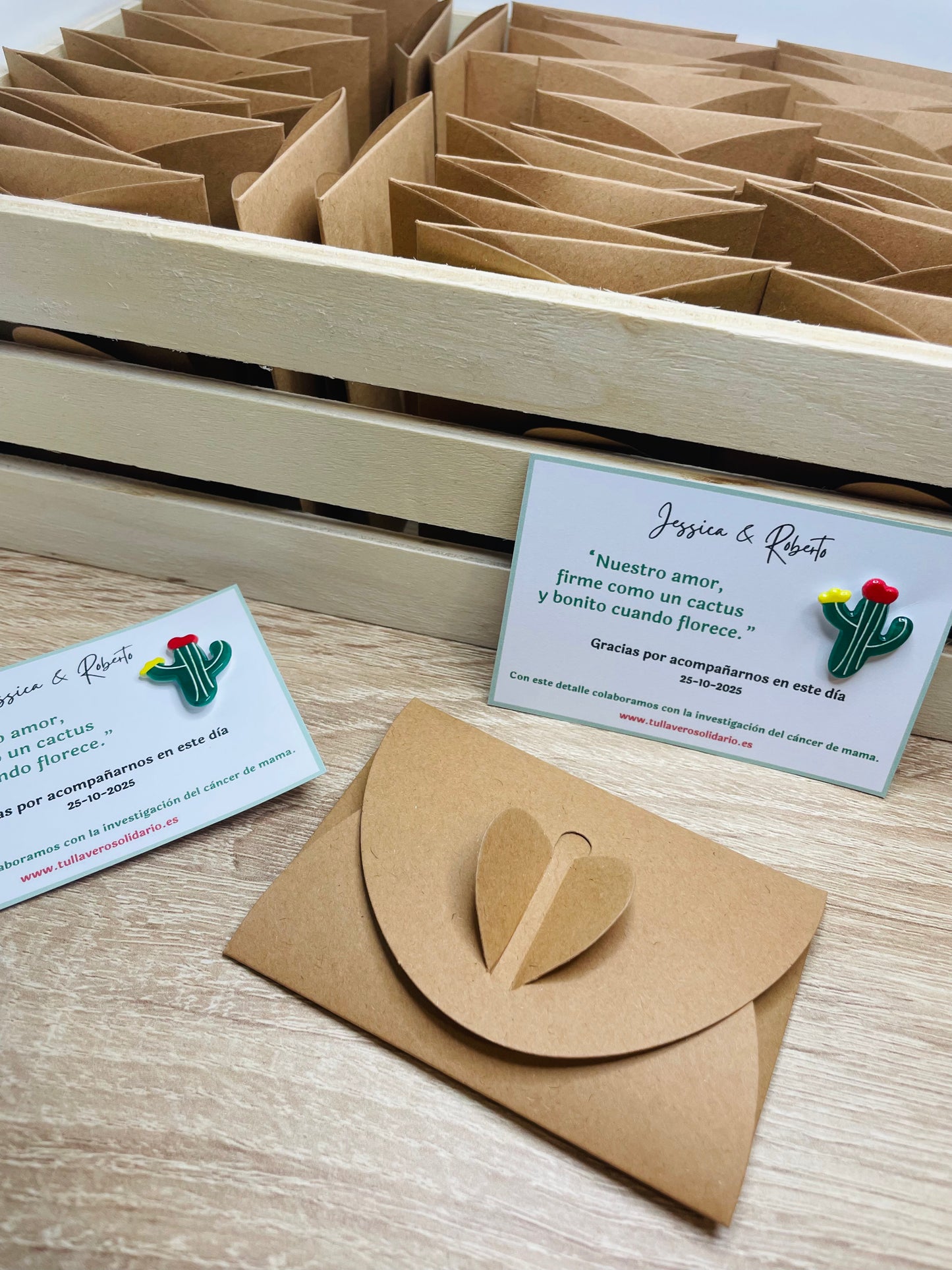 Pin cactus solidarios