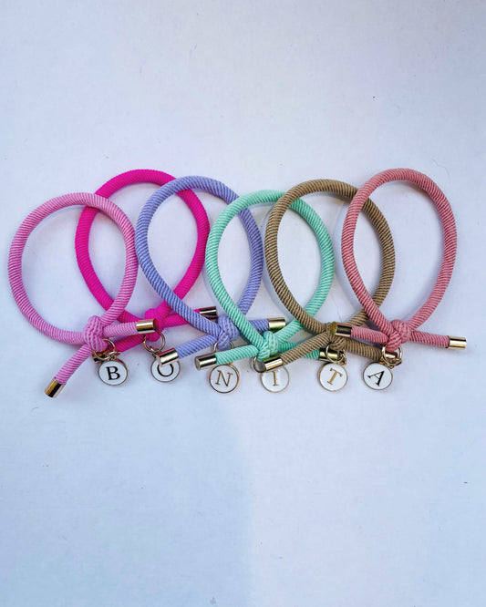 Pulsera solidaria nudo inicial