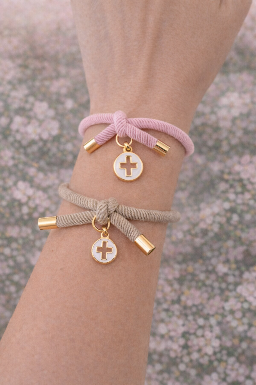 Pulsera comunión cruz chapita