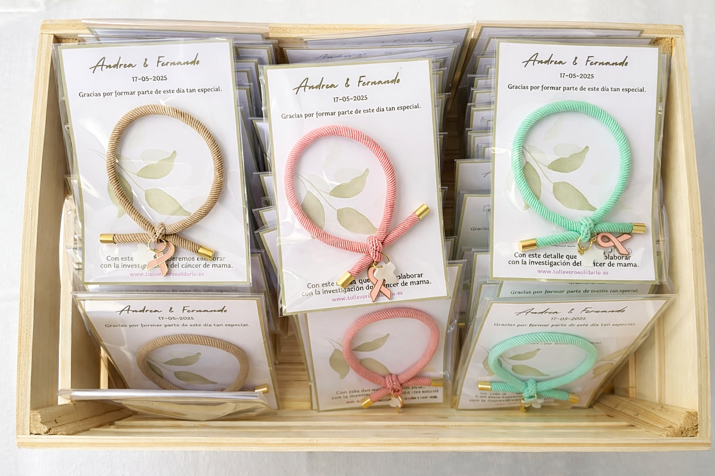 Pulsera solidaria nudo cruz nacarada