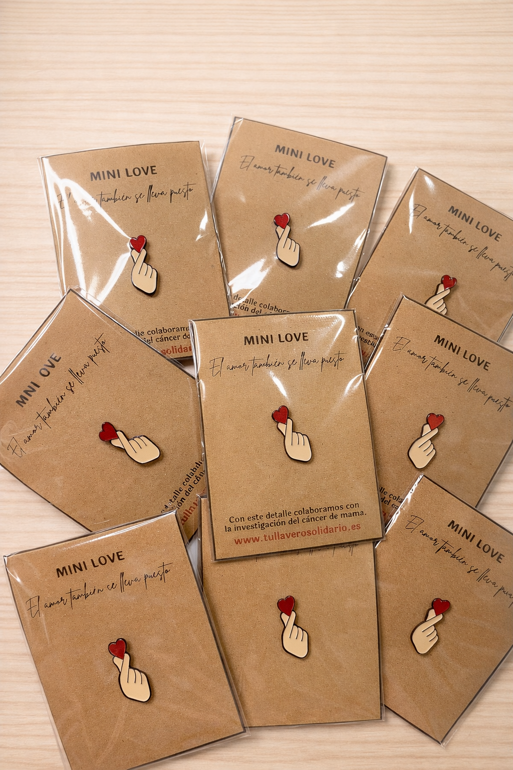 Pin mini love solidario