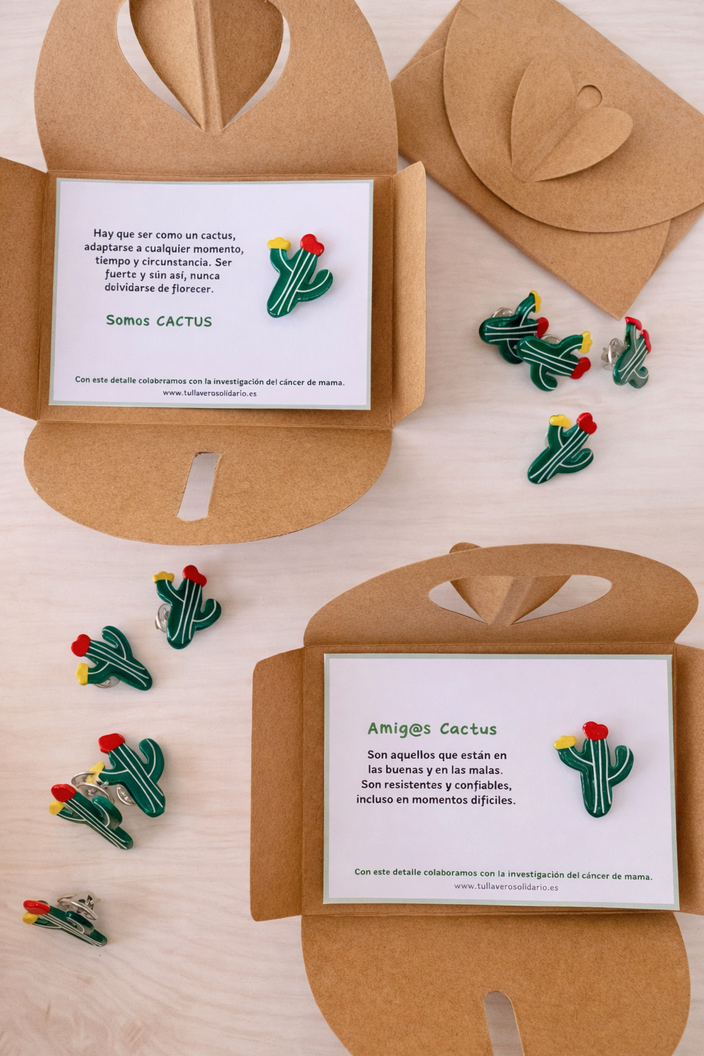 Pin cactus solidarios