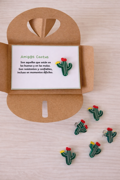 Pin cactus solidarios